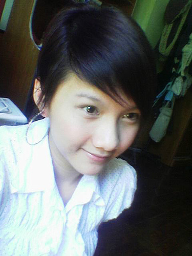 I'm a student. I like book, listening, travel...