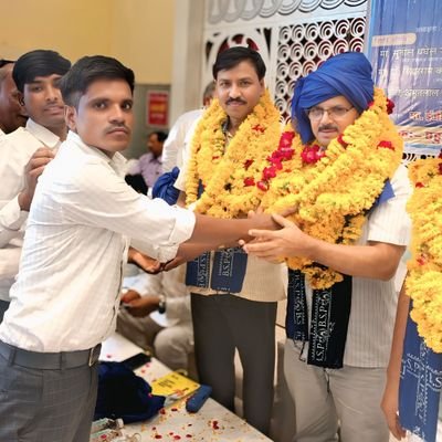m.a political science
#Jai bheem
#कट्टर समर्थक बसपा, समाजिक कार्यकर्ता
🇪🇺🐘परम् आदरणीय बहन कुमारी मायावती जी🇪🇺🐘