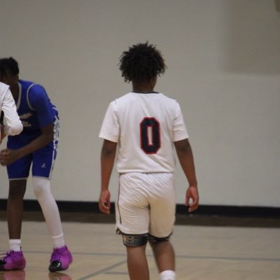 5’1 pg play good defense and communicate with teammates and a good shooter.rank 0⭐️ born in 2010. go to school at life school