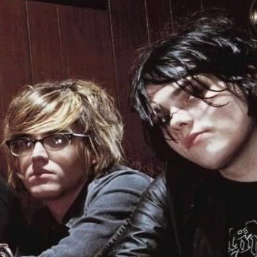 Posting Gerard and Mikey being silly brothers daily | not a bot acc run by @fromthet0mb | Waycesters dni ‼️