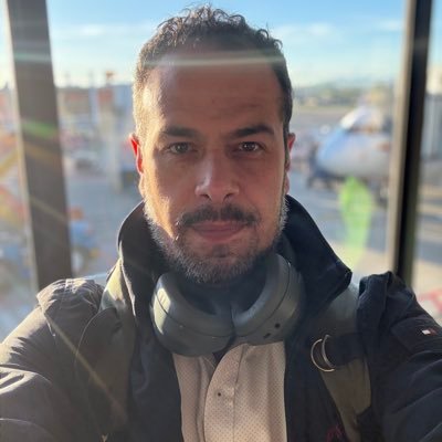 Sobreviviente de varios fines del mundo. Alérgico a las agujas, chontaduro y a los garbanzos.