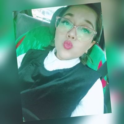Docente y músico.
Mujer con alma de girasol.🌻
No respondo mensajes, usted disculpe.
XTuits sin destinatario. Cada día es un milagro.💕
La de la intuición.🧹🧙