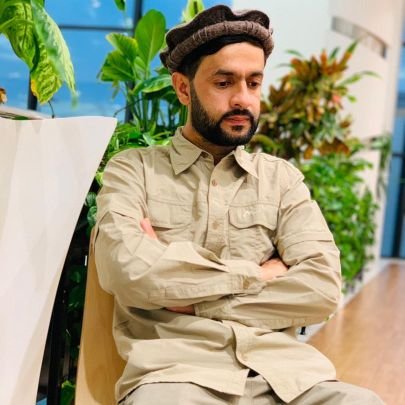 کی داند بهجز ذات پروردگار
که فردا چه بازی کند روزگار
خدا گر ببندد زحکمت دری
به رحمت گشاید در دیگری
