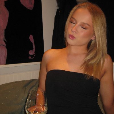I have a main, follow that @aurorasky_07
I am scandi🙈
You know im trouble😇