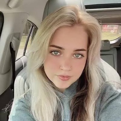 AlyssaDeford's profile picture. Would you like mummy to get you spoiled 💕😘