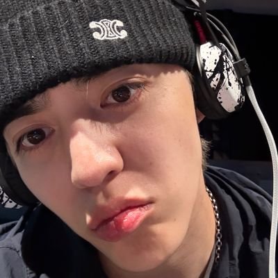 aboutmeiloveme's profile picture.