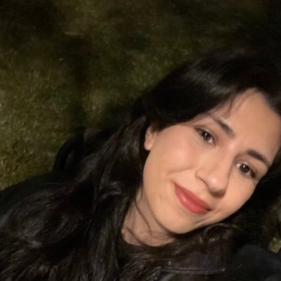 tek başına dans ederken mutsuzluktan sarhoşmuş*