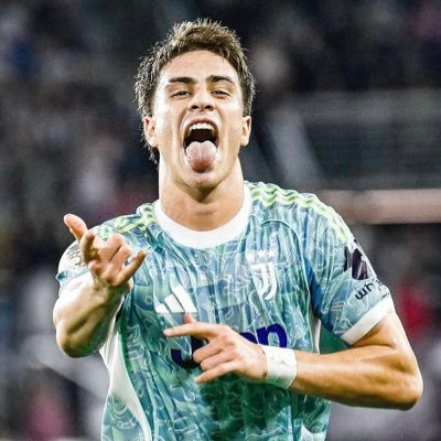 Amoureux de la Vecchia Signora ⚪️⚫️ 𝙇𝙖 𝙫𝙞𝙚 𝙚𝙨𝙩 𝙥𝙡𝙪𝙨 𝙨𝙞𝙢𝙥𝙡𝙚 𝙖𝙫𝙚𝙘 𝙋𝙞𝙧𝙡𝙤 𝙖𝙪 𝙢𝙞𝙡𝙞𝙚𝙪 𝙙𝙚 𝙩𝙚𝙧𝙧𝙖𝙞𝙣. Compte à 10k❌ #ForzaJuve