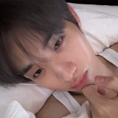 50% @hongshihoshi03 , 50% @nnutdan , 100% 𝙘𝙤𝙣𝙛𝙪𝙨𝙚𝙙.