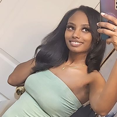 RieeNicole's profile picture. 