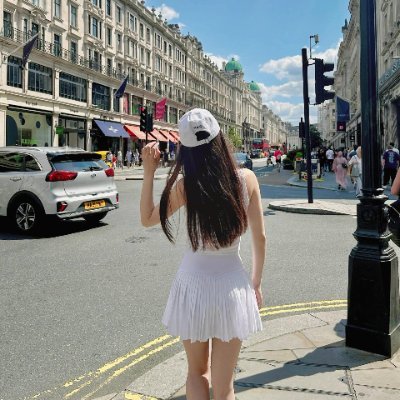 Elizabeth_12545's profile picture. Laughing like a baby, living like a queen.🥰