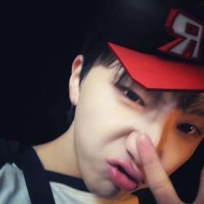 lyrsh_'s profile picture. 