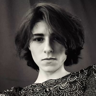 Jo_LaSouriante's profile picture. Étudiante en Bachelor de Mathématiques en Suisse, j'ai grandi en Auvergne. Je suis intéressée par les sujets d'actualité liés à mon domaine professionnel.