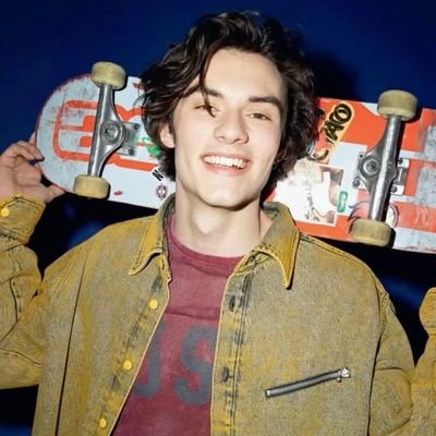 19 años ~ Activo ~ Gamer ~ Futuro Actor ~ Adicto al Azúcar ~ Mini Repostero