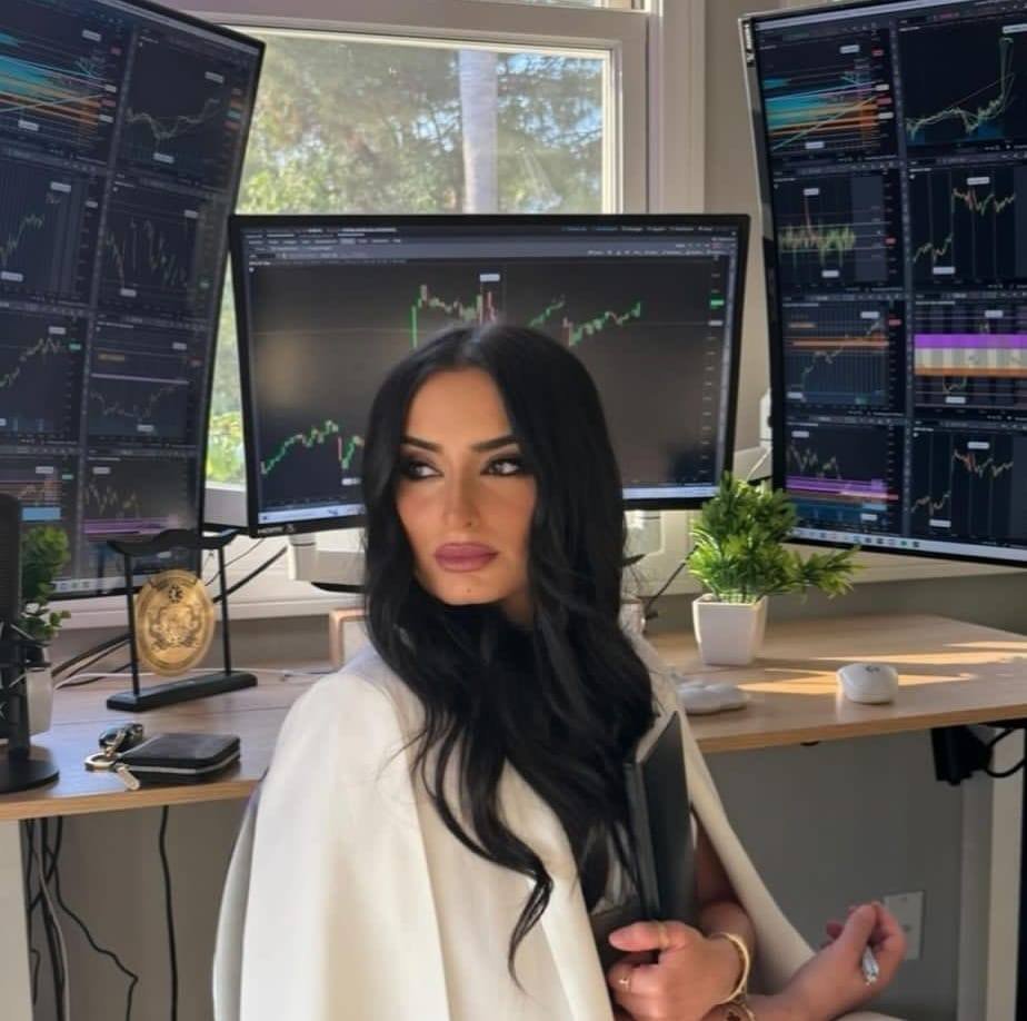 Crebkih804's profile picture. 15-30% Monthly | 2 High-Conviction Stocks.Short-Term Gains: 15-20% in Days/Weeks.DM "JOIN" for WhatsApp Alerts. Live Trade Signals • Market Analysis
