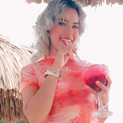 💫 Fantasías en contenido exclusivo
👠 Modelo sensual | 18+
📩 DMs abiertos para negocios
👀 Link 🔞 en mi bio