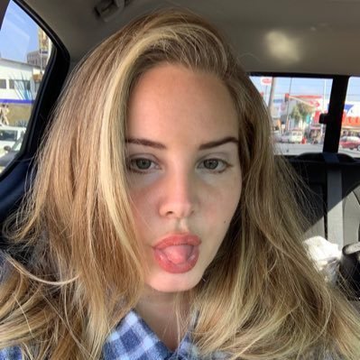 lunarsomnium's profile picture. 👁