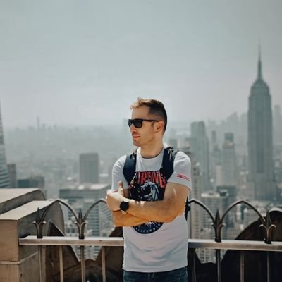 Tamo od dole odakle dolaze mandarine. Danas ZG, sutra tko zna gdje. Onaj mali iz ulice šta zna sve na kompjuter. Inženjer. Onaj pravi & FESB Approved. Hajduk 💯