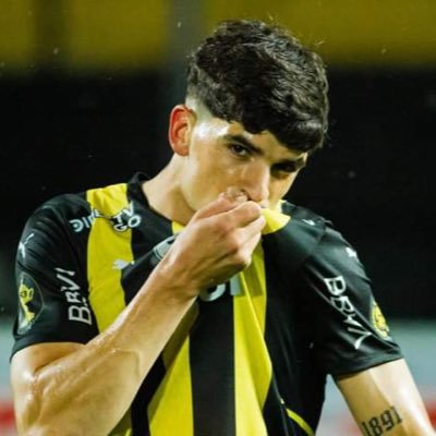 Valentinnna_28's profile picture. Si un día juegas en el cielo me muero para ir a verte 💛🖤
