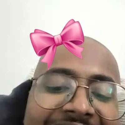 vampireth0ran's profile picture. professional chaayakada. 22. he/they. ☭.