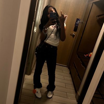 pnkstr1lla's profile picture. bitch i’m a cancer