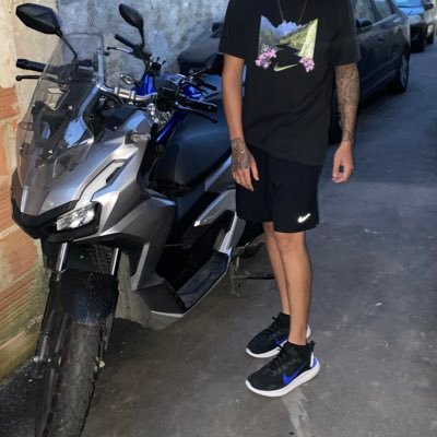 Ainda que eu ande pelo vale da sombra da morte, não temerei mal algum, pois tu estás comigo. 💭🕊️// Investidor 📈🔂💰 // Muay Thai 🤼🥊🥊.