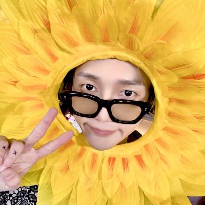 Si me sigue estará expuesto a la nación de los shinos..., Thx || SJ 💙 Profe👩🏻🏫 ✨ BSB♪Batman♪comics♪manga♪Mr.Potter♪ books♪ Staff SiwonestChile ♪♪ ✰35yo