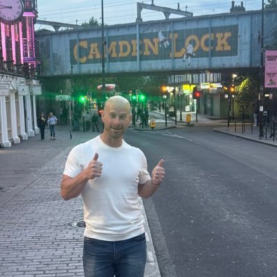 40 something bald, father, husband, Evertonian, UEFA B License coach at Risca Academy and Cascade YC.