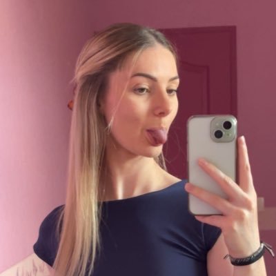 niniscaron's profile picture. 