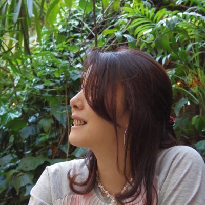 yukisato_dist's profile picture. 季節の花々と、その日に寄り添う“花ことば”をお届けします。 感情にやさしく。自分にやさしく。 株式会社ディスト代表・佐藤有紀が 花ことばでそっと紡ぐ365日の #書く感情デザイン l 今日を生きるあなたへ。 泣いても、笑っても、今日もあなたはちゃんと咲いている🌸