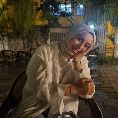 ruveydacanguven's profile picture. Yıldızları seven ince fikirlerin hastası biri.