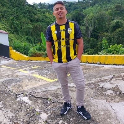 Soy un Vinotinto mas en el exterior ¡Aurinegro de por vida!
LB23🐯⚽
TSU Entrenamiento Deportivo📒
