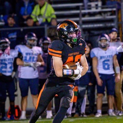 9th Rnkd Wisconsin running back 5’10 190 lbs contact information 608-480-3141 https://t.co/qiE92WAS1L