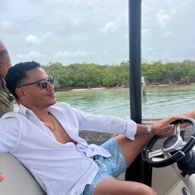 IzDimelo's profile picture. Options, crypto, sunsets and fast cars.