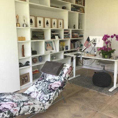 WrtrGrrl's profile picture. #writingcommunity