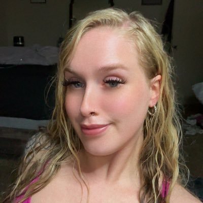 Krosieez's profile picture. gemini baddie