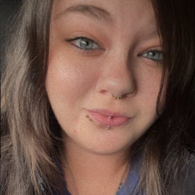 Your local lesbian trash queen 👑🏳️‍🌈