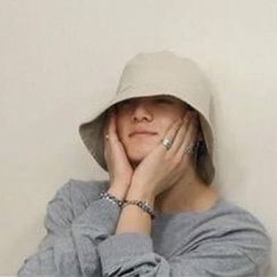chicklovesbunny's profile picture. Fee • OT7 or bust • 국민 biased • hyyh lover • eng/esp