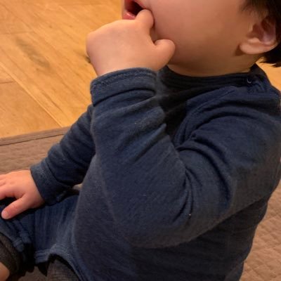 3y男の子+1y女の子✨子育てメインアカウント👦息子が発達グレーで情報収集と吐き出すところがないのでアカウント作りました。大好きな絵本や普通の子育てのこともつぶやきますし、発達不安以外の方もフォローもします。時々ネガティブな発言、お許しを🙏 仕事はフリーランスデザイナー。洋服、音楽が好き。外では明るく頑張ってます。