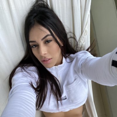 Sexy, open-minded & real 💋 Based in 🇫🇷 | Touring EU ✈️ Looking for dates, fun & vibes 💌 18+ only