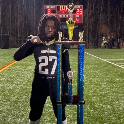 C/O 2029 | HT 5,6 WT: 135 | RB/WR/DB Burlington city high school | #27 HC @coachbook_ email: davisdarius037@gmail.com