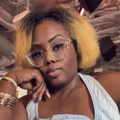 Dainty w/a splash of sass. baby hair with a woman's eyes. Stuck in the 90s. Twerks til it hurts. Big heart. Smart mouth. Jodeci's #1 fan. Slow jam aura. Baker🎂