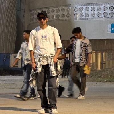 || जनाः सर्वदा उत्तमविकल्पान् अन्विषन्ति ||❍
Tech/Fitness Enthusiast | 🏏 RCBian ❤️ |