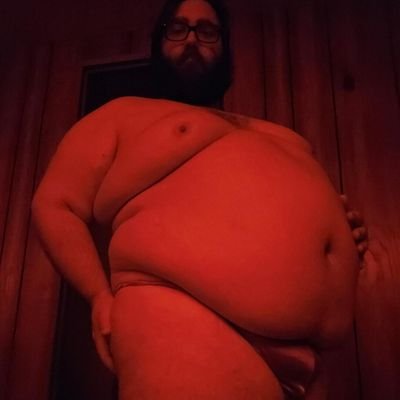 NSFW 18+ 🏳️🌈 33yo Single
Just a Fat Gainer, Belly Admiring pig who loves playing video games and eating massive amounts of food. Fur acct @HeavyGaymerBull