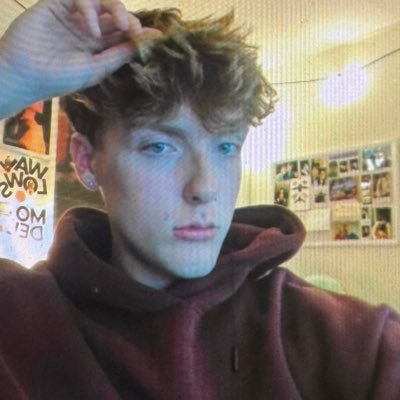 ezerforreal's profile picture. chronic skinny pop enjoyer