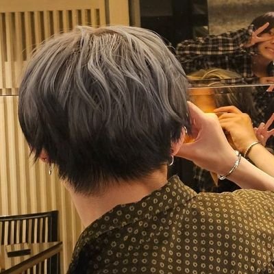 levhcv's profile picture. ai