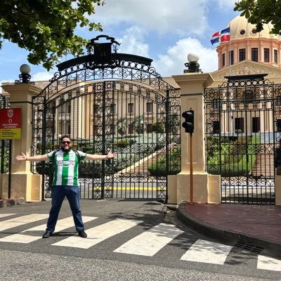 Tabasqueño| Papá| Lic. en Derecho UJAT| Maestría en Derecho Fiscal UVM| Profesor Académico| Microempresario