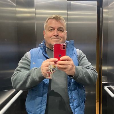 Emprendedor Serial. Fundador de @E_Iberoamerica, para fomentar vocaciones empresariales, la promoción del espíritu emprendedor y la creación de empresas.