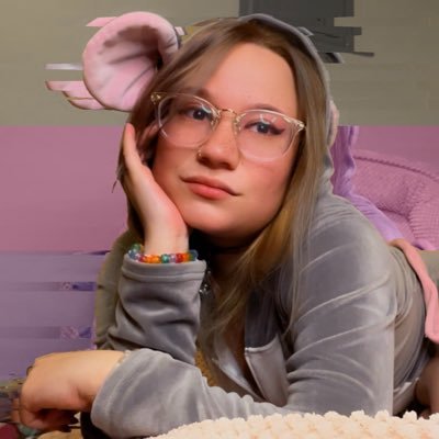 thatdumbbubbles's profile picture. •28• She/Her |Just a dumb bunny doing tricks|