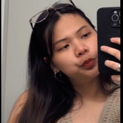 hannamayi_'s profile picture. Isaiah 60:22 | kengkat | flower blooms and withers. 🌸 Finally found my shield and my backrest.